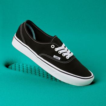 Férfi Vans Classic Comfycush Authentic Tornacipő VA7136482 Fekete/Fehér